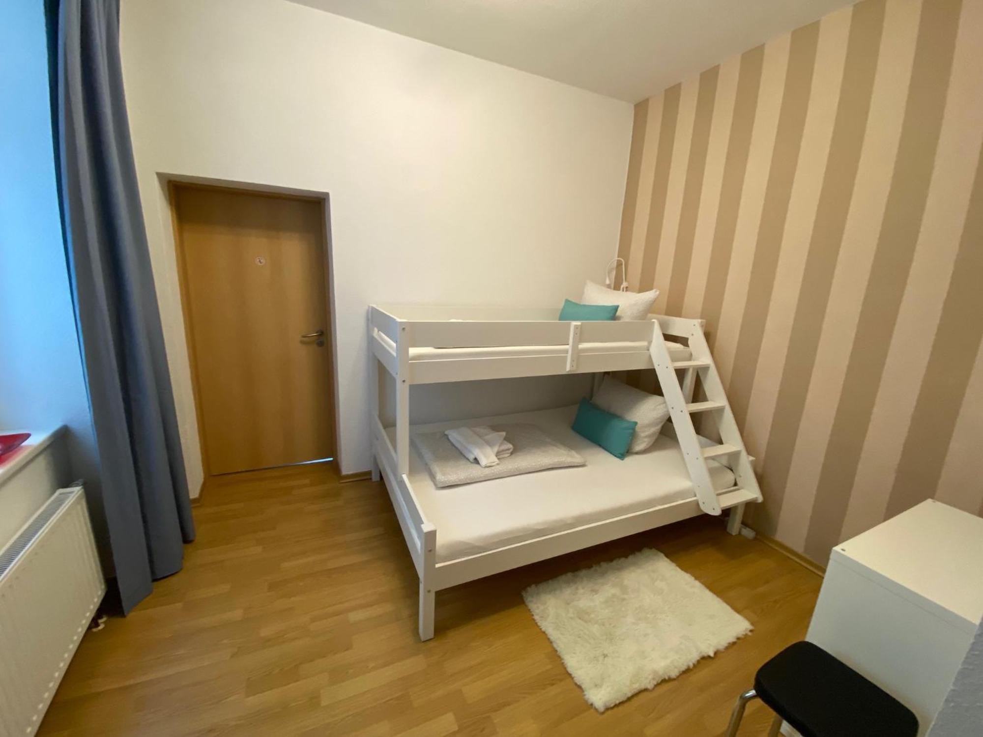 Zur Schleuse - Ferienwohnung Bis 6 Personen Mit Gem Garten Rostock Exteriör bild