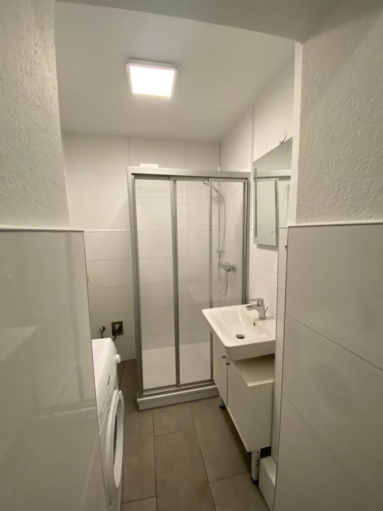 Zur Schleuse - Ferienwohnung Bis 6 Personen Mit Gem Garten Rostock Exteriör bild