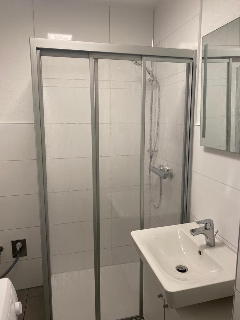 Zur Schleuse - Ferienwohnung Bis 6 Personen Mit Gem Garten Rostock Exteriör bild