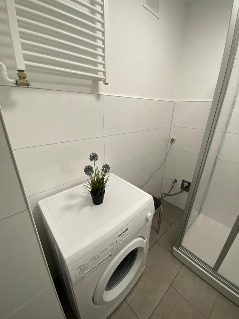 Zur Schleuse - Ferienwohnung Bis 6 Personen Mit Gem Garten Rostock Exteriör bild