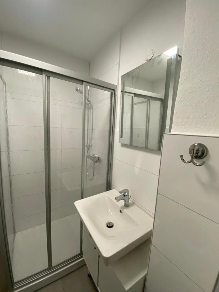 Zur Schleuse - Ferienwohnung Bis 6 Personen Mit Gem Garten Rostock Exteriör bild
